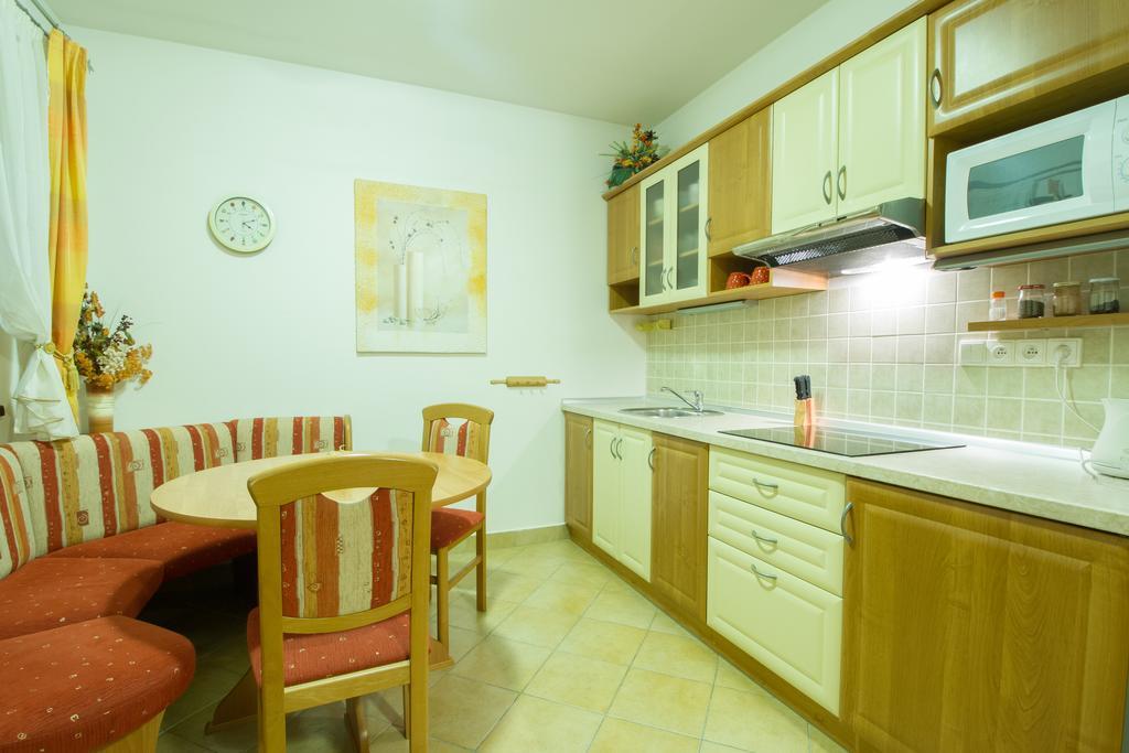 Vila Helena - Apartment Helena 2 Ruzomberok Zimmer foto